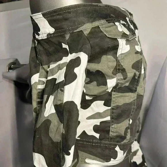 🆕Women’s Crop Off Shoulder Jacket - Picture 2 of 12